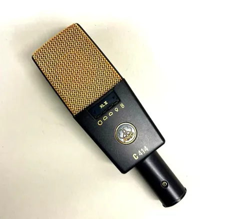 Mikrofon AKG C414 XL II serienr. 58755, popfilter, micskydd, hållare/stativ, manual, aluminiumväska, ej funktionstestad Skickas med postpaket.