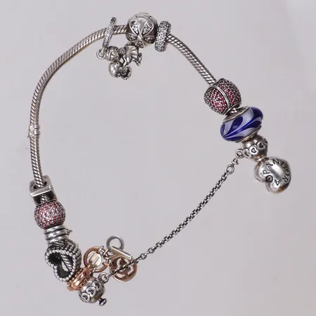 Armband med berlocker, längd ca 17cm, Pandora, 925/1000 silver. Bruttovikt 45,2g Vikt: 45,2 g