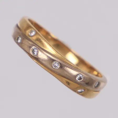 Ring med diamanter 7xca0,01ct, stl 16¾, bredd 1,9-4,4mm, tvåfärgad, repor, i behov av rodiering, 18K Vikt: 2,3 g