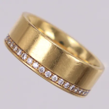 Ring med diamanter 22xca0,01ct W(H)/Si enligt gravyr, stl 16¼, bredd 7mm, repor, gravyr, 18K  Vikt: 9,6 g