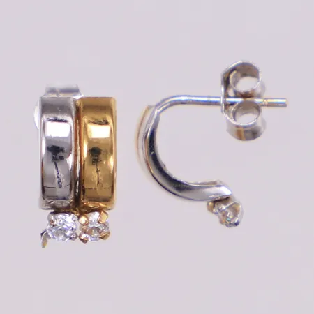 Ett par örhängen med vita stenar, längd 10mm, bredd 5mm, tvåfärgade, GHA, 18K  Vikt: 0,8 g