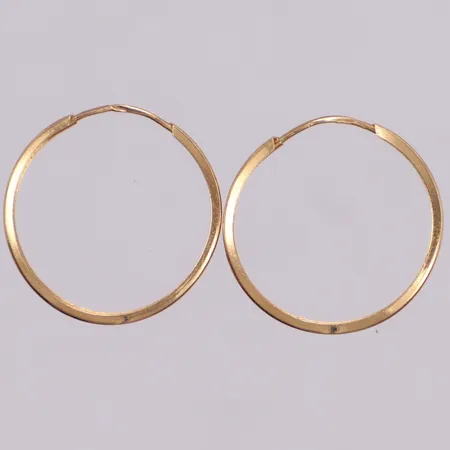 Ett par örhängen creoler, Ø19mm, bredd 2,5mm, mönstrade, 18K  Vikt: 1 g
