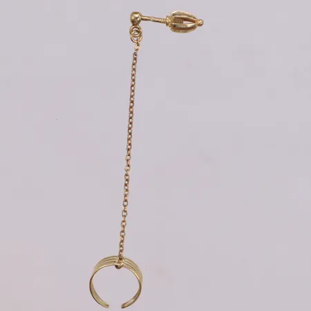 Örhänge, längd 62,5mm, bredd 1,2-6,7mm, udda, skruvlås, 14K  Vikt: 1,1 g
