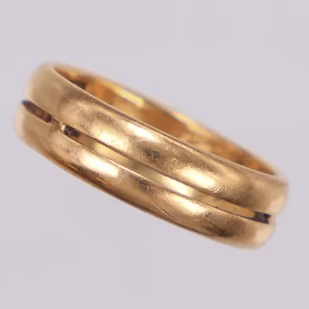 Ring, stl 16½, bredd 5,3mm, gravyr, 18K  Vikt: 4,9 g