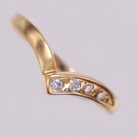 Ring med vita stenar, nagg, stl 18¼, 18K Vikt: 1,8 g