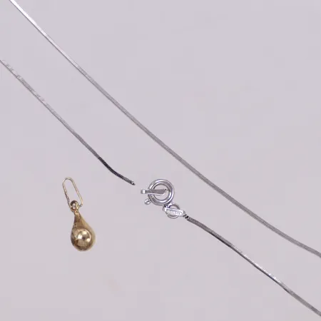 1 Hänge, Kedja, defekt, 925/1000 silver  Vikt: 3,5 g