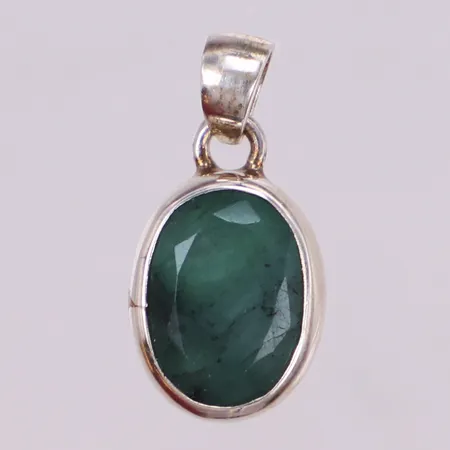 Hänge med grön sten, längd 20mm, 925/1000 silver Vikt: 3 g