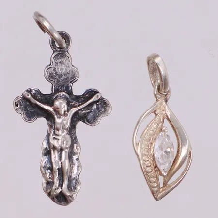 Hänge, Krucifix, Jerusalem, längd 30mm, Hänge med vit sten, längd 23mm, 925/1000 silver Vikt: 3,7 g