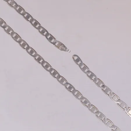 Kedja, längd 41cm, bredd 4,9mm, saknar lås, 925/1000 silver Vikt: 13,5 g