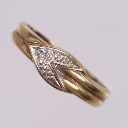 Ring med vita stenar, stl 18, 8K Vikt: 1,3 g