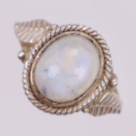 Ring med månsten, stl 17, bredd 13,4mm, 925/1000 silver Vikt: 3,1 g