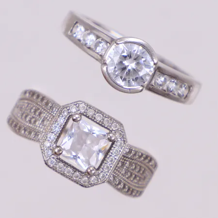 2 ringar med vita stenar, stl 17-17½, 925/1000 silver Vikt: 6,8 g
