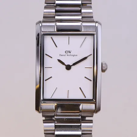 Armbandsur, Daniel Wellington, stål, vit urtavla, ca 24x34mm, quartz, serienr 15691010689, nypris 2400kr, kvitto 2024  