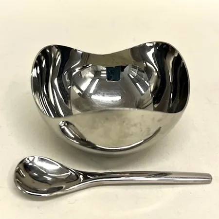 Saltkar med sked, höjd 4cm, bredd 7cm, modell Bloom, Georg Jensen, blankt rostfritt stål, märken, repor 