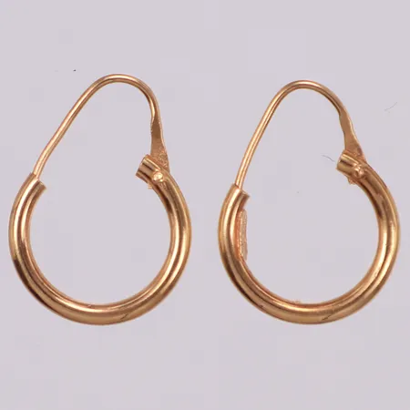 Ett par örhängen creoler, längd 17,7mm, Ø12,8mm, bredd 1,5mm, 18K Vikt: 0,9 g