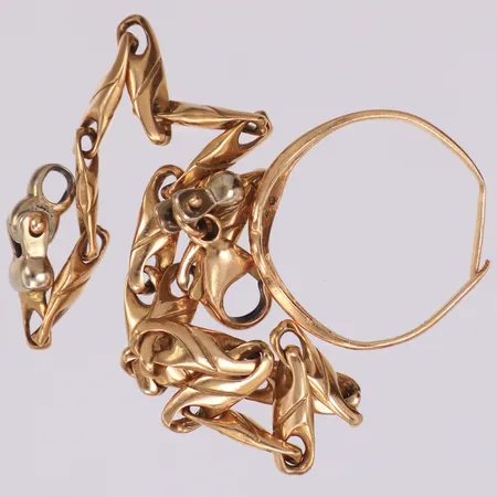 Diverse guld, defekt, 18K  Vikt: 13,7 g