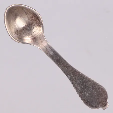 Saltsked, längd 7,5cm, gravyr, silver 830/1000 Vikt: 8 g