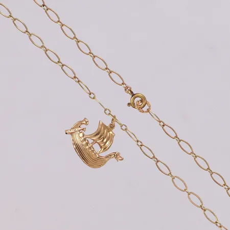 Collier, längd 41cm, med hänge Vikingaskepp, längd 18mm, 18K Vikt: 4,7 g