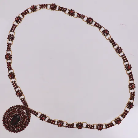 Collier med granater, längd ca 43cm, bredd 4,8-40mm, Heribert Engelbert, förgyllt silver 830/1000 Vikt: 42,6 g