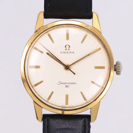 Herrur, Omega Seamaster 30, guld på stål, manuell, 35mm, plexiglas med repor, slitage på krona, svart läderband ej original, inga tillbehör 