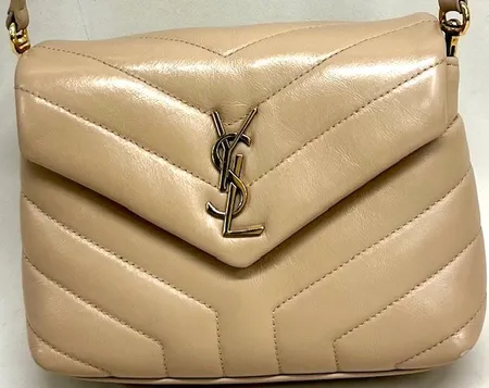 Väska, Saint Laurent, Lou Lou, beige läder med guldfärgade beslag, ca 19x15x6cm, snr: BRS6309511020, axelrem, slitage i hörn, liten fläck på baksida, bruksskick invändigt, dustbag