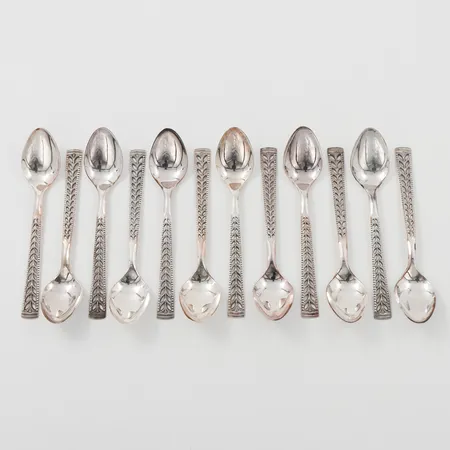 Skedar 12st, modell Juvel Norway, längd ca 11,3 mm, silver, etui Vikt: 115,2 g Skickas med postpaket.