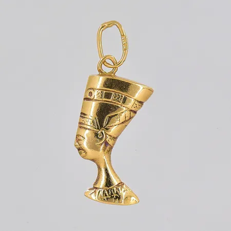 Hänge, Nefertiti, längd 25mm inklusive ögla, bredd 9mm, ihålig, 18K Vikt: 0,8 g