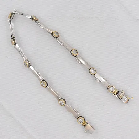 Armband, vitguld, 18,5cm, bredd 5mm, vita naggade stenar, 14K Vikt: 11 g
