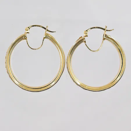 Ett par örhängen, Ø 30mm, bredd 5,6mm, vita stenar, 14K Vikt: 8,6 g