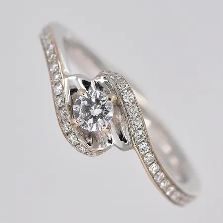 Ring vitguld, diamanter ca 0,25ctv, stl 16¼, 18K Vikt: 2,9 g