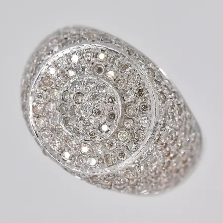 Ring vitguld, diamanter ca 0,75ctv, 3 diamanter saknas, stl 17¾, 18K Vikt: 11,3 g
