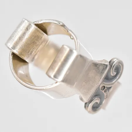 Ring, stl 20¼, silver 830/1000 Vikt: 18,5 g