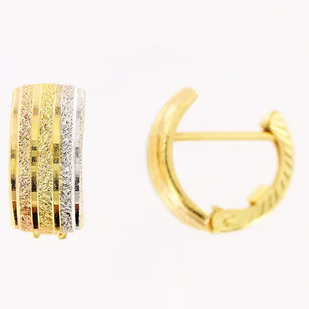 Ett par örhängen, 13mm, bredd 6mm, vit/gulguld, 18K Vikt: 2,8 g