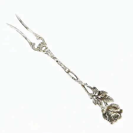 Sillgaffel 118mm, rosmodell, svensk importstämpel, silver 830/1000. Vikt: 9,9 g