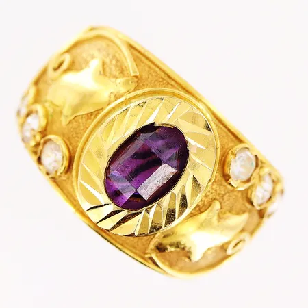 Ring, lila och vita stenar, stl stl ca 17¼, bredd 6-13,5mm, bucklig skena, 21K Vikt: 6,3 g