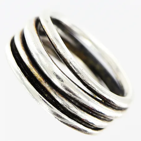 Ring stl 17½, bredd ca 9mm, Levins Guld & Silver 2005 Motala, silver 925/1000. Vikt: 10,4 g
