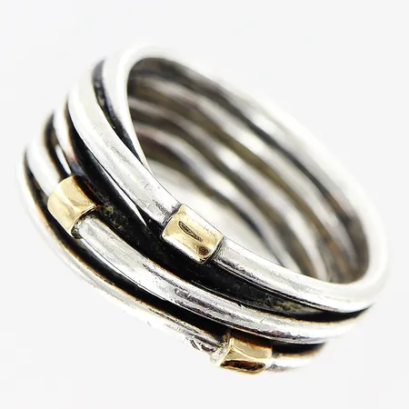 Ring Pandora, stl 18¼, bredd ca 9,5mm, förgyllda detaljer, silver 925/1000. Vikt: 7,8 g