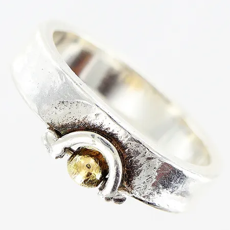 Ring stl 19, bredd 5-7mm, förgylld detalj, sterling, silver 925/1000. Vikt: 5 g
