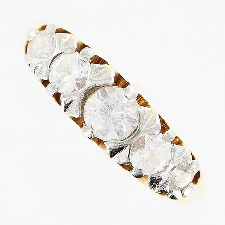Ring, vita stenar, stl 16¼, bredd 1,5-4,5mm, 18K. Vikt: 2,8 g