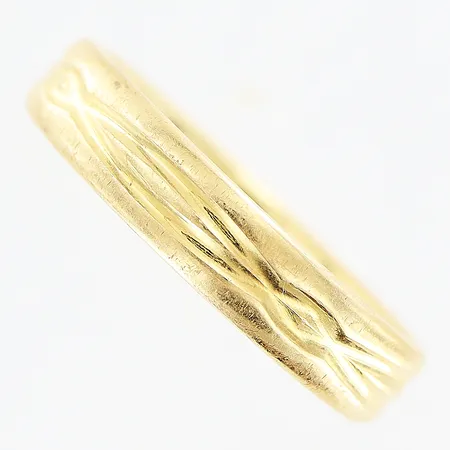 Ring, stl 16½, bredd 4mm, gravyr, 18K. Vikt: 3,9 g