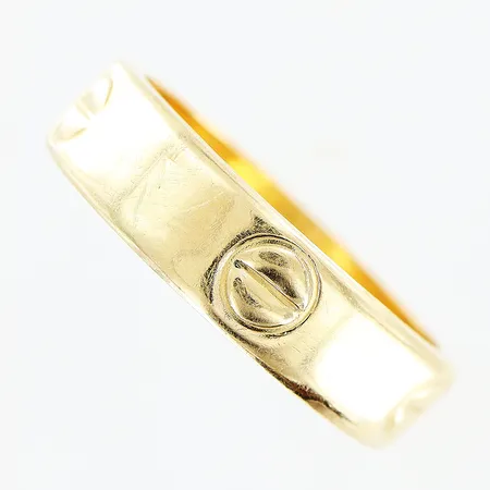 Ring, stl 19½, bredd 5,5mm, ihålig, repig, OBS! ej märkesdesign, 18K.  Vikt: 2,8 g