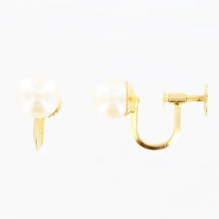 Ett par örhängen, pärla Ø7mm, 11mm, skruvfästen, 18K, bruttovikt 2,5 gram. Vikt: 2,5 g