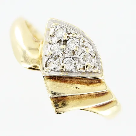 Ring, vita stenar, stl 17½, bredd 2-9,5mm, 14K.  Vikt: 2,5 g