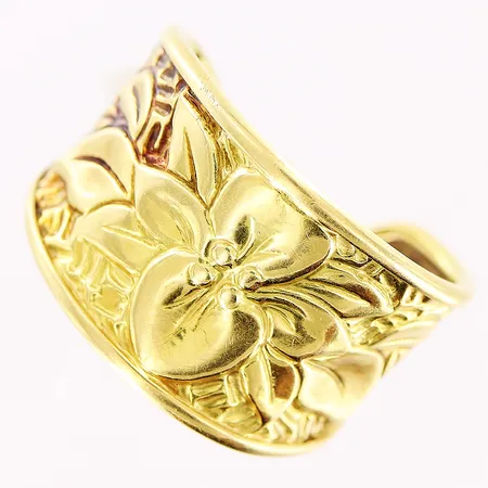Ring, blomdekor, öppen modell, stl ca 18½, bredd 15mm, 18K Vikt: 3,6 g