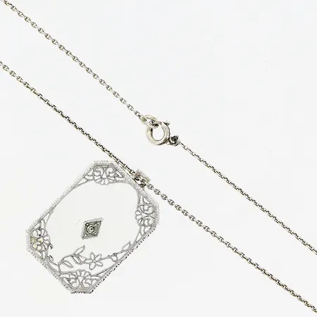 Collier 41cm, slipad glasplatta infattad i silverram, dekor i filigran, defekter på dekoren, defekter på låsöglor, bruttovikt 5,5 gram silver. Vikt: 5,5 g