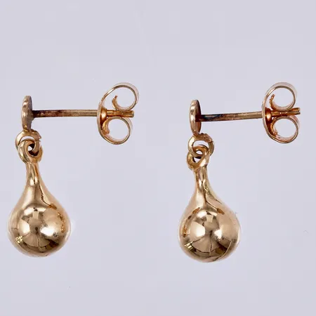 Ett par örhängen, längd: ca 1,4cm, bredd: ca 6mm, 18K Vikt: 1,2 g