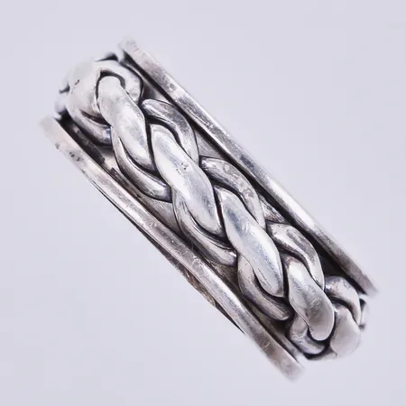 Ring med rörlig mittdel, stl: 19¾, bredd: ca 8mm, 925/1000 silver  Vikt: 8,6 g