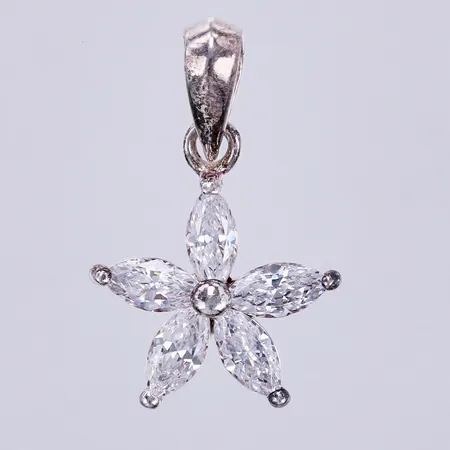Hänge, längd: ca 2cm, bredd: ca 12mm, 925/1000 silver  Vikt: 1,4 g