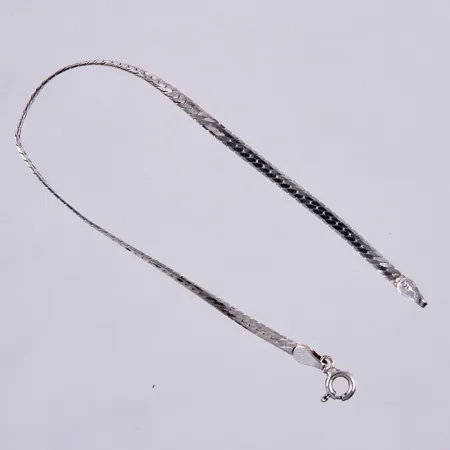 Armband, längd: ca 18cm, bredd: ca 3mm, buckligt, 925/1000 silver Vikt: 2,8 g