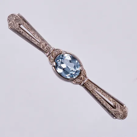 Brosch med blå sten, längd: ca 5,5cm, bredd: ca 6-9mm, 835/1000 silver Vikt: 4,7 g